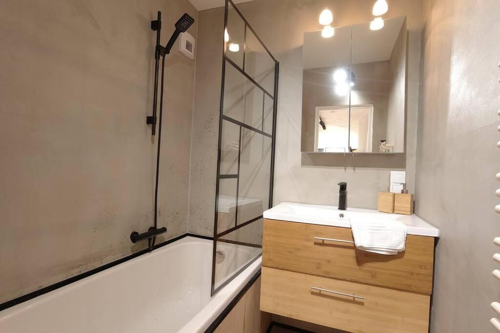 Bu Designer-apartment Next To Metro U1 Apartamento *